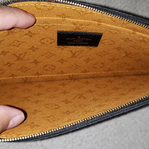 Louis vuitton pouch - Picture 2 of 5